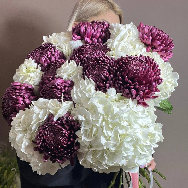 Охапка Бигуди и гортензий в Москве