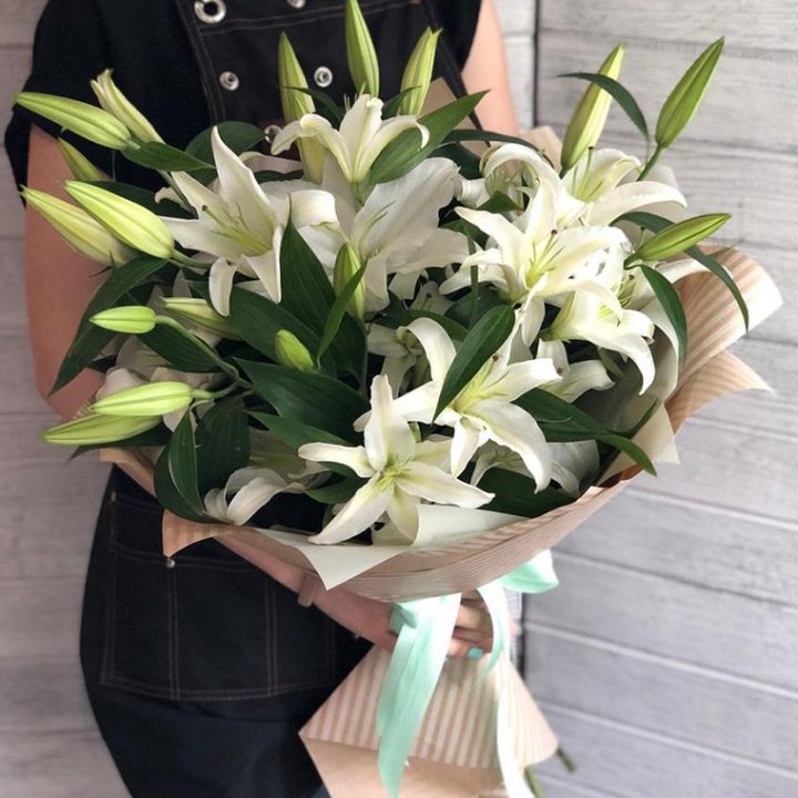 Букет белых лилий в Москве
