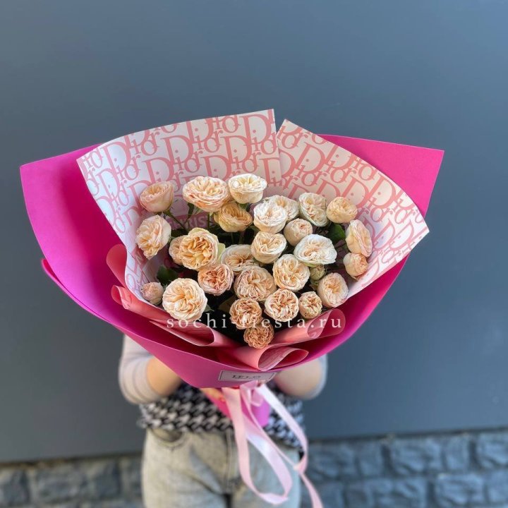 9 пионовидных роз в Москве