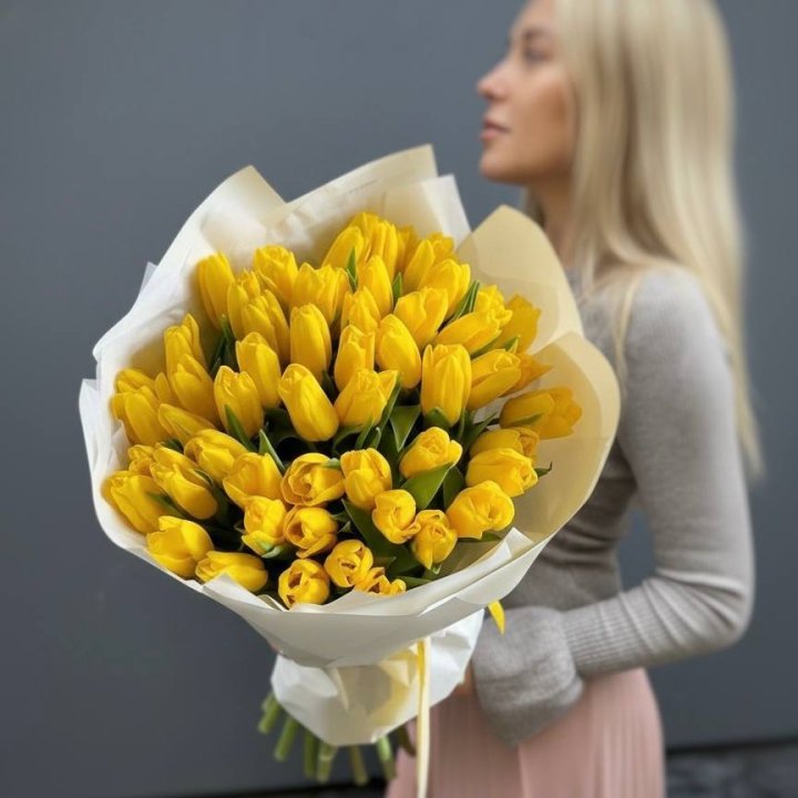 51 желтый тюльпан в Москве