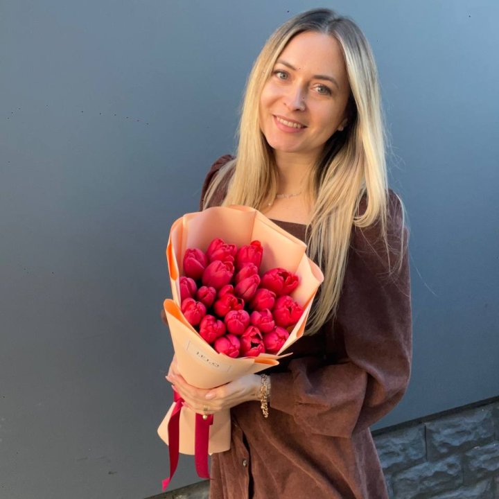  19 красных тюльпанов в Москве