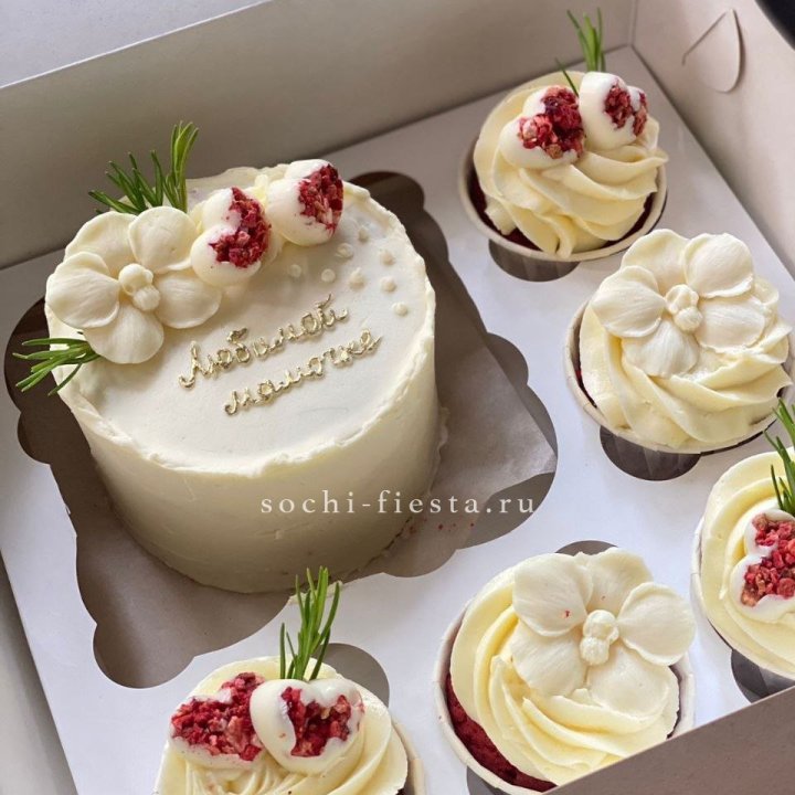 Капкейки и бенто-торт "Мамочке" в Москве