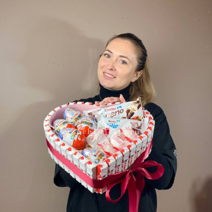 Подарочный набор сердце с Киндерами в Москве