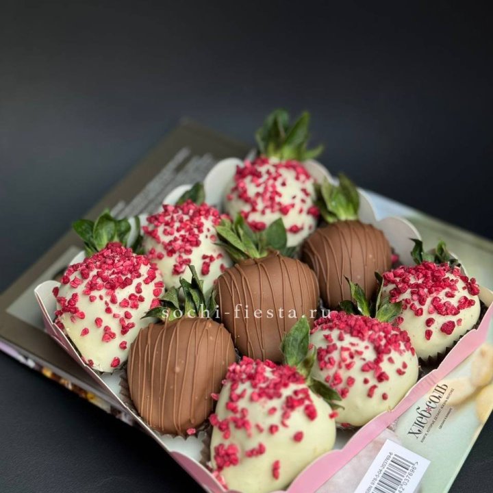 Клубника в шоколаде 9 ягод №2 с доставкой в Москве
