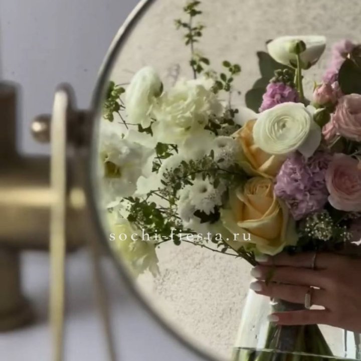 Цветочная подписка "Пакет средний" в Москве