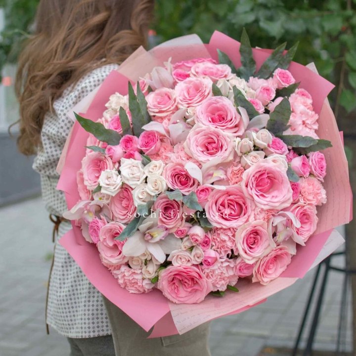 Дизайнерский букет "Барби" в Москве