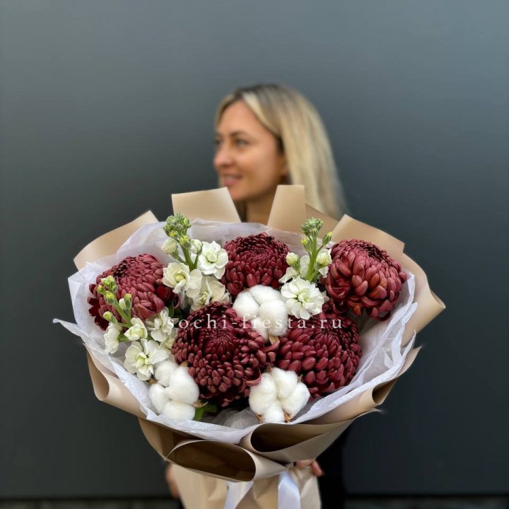 Хризантемы с маттиолой в Москве