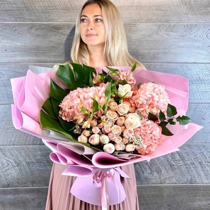 Дизайнерский букет "Валенсия-2" в Москве