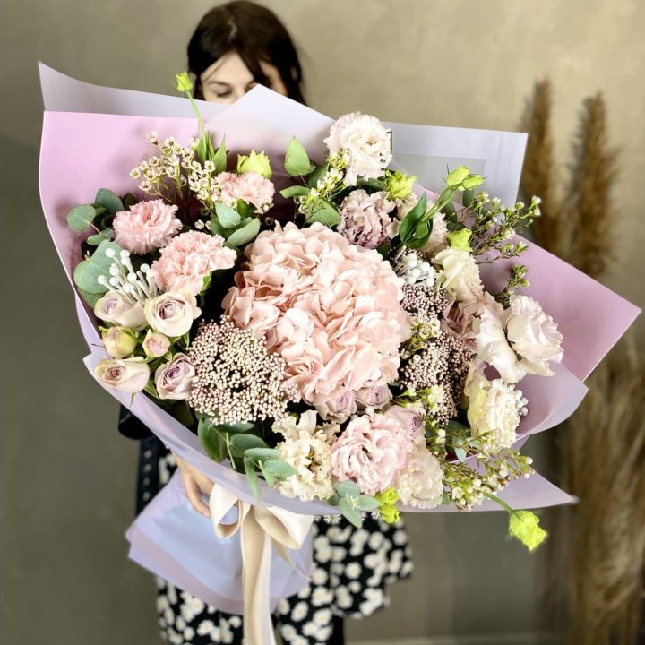 Дизайнерский букет "Трели кримс" в Москве