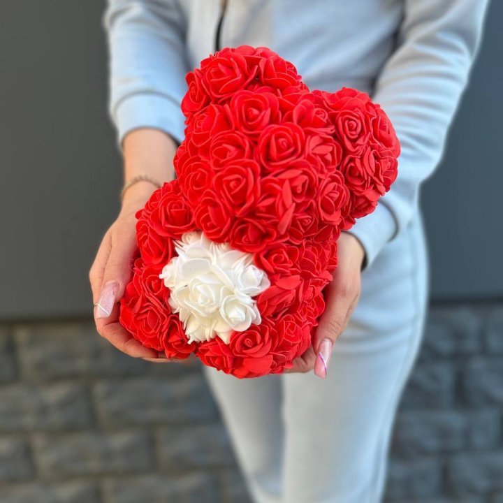 Медведь с белым сердцем в Москве