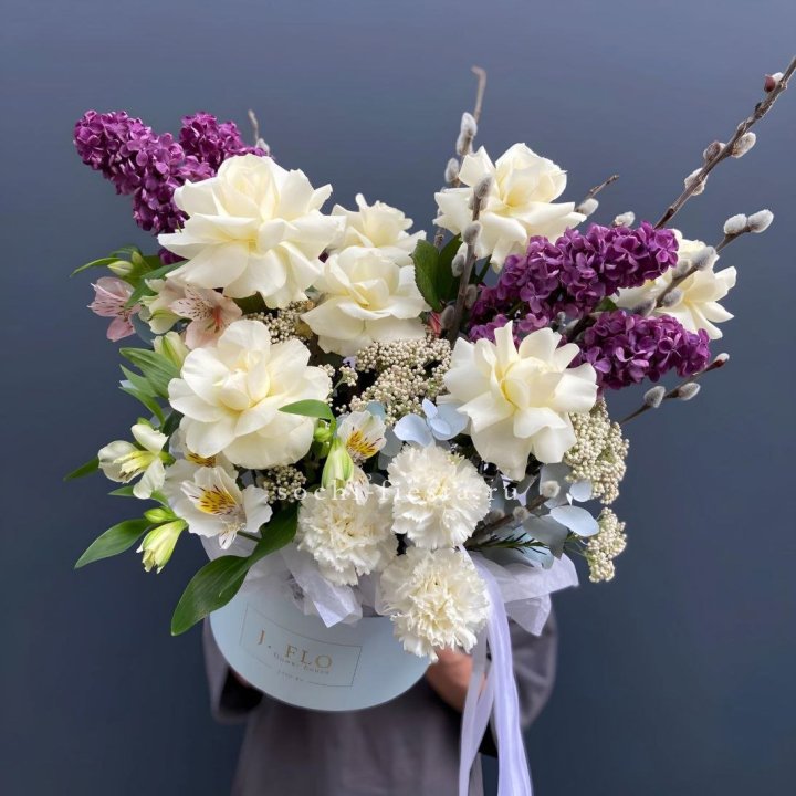 Цветочный бокс Французских роз и Сирени в Москве