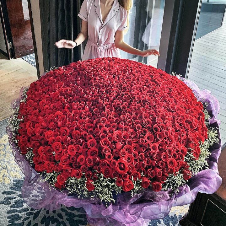 1001 роза в Москве