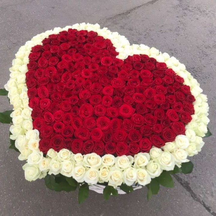 333 розы в корзине в Москве