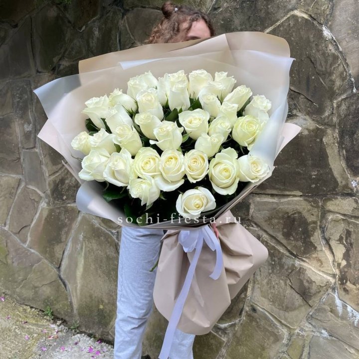 35 голландских роз в Москве