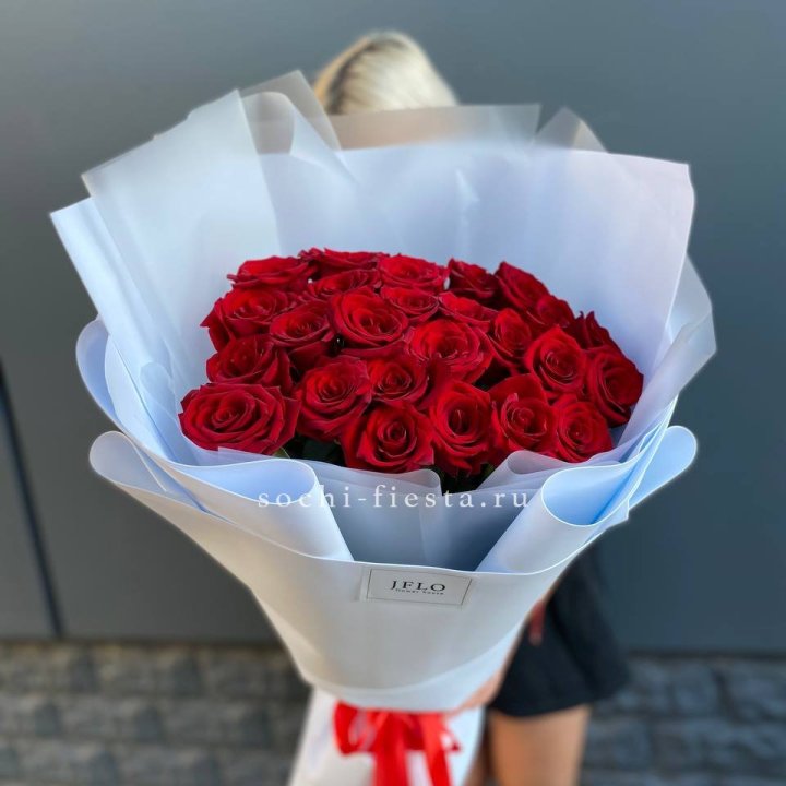 25 высоких роз  в Москве