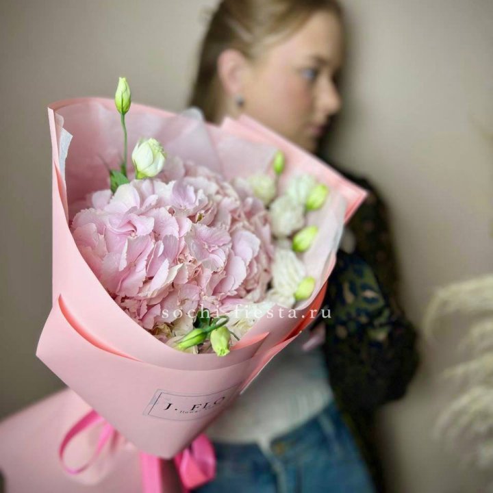 Букет с гортензией №2 в Москве