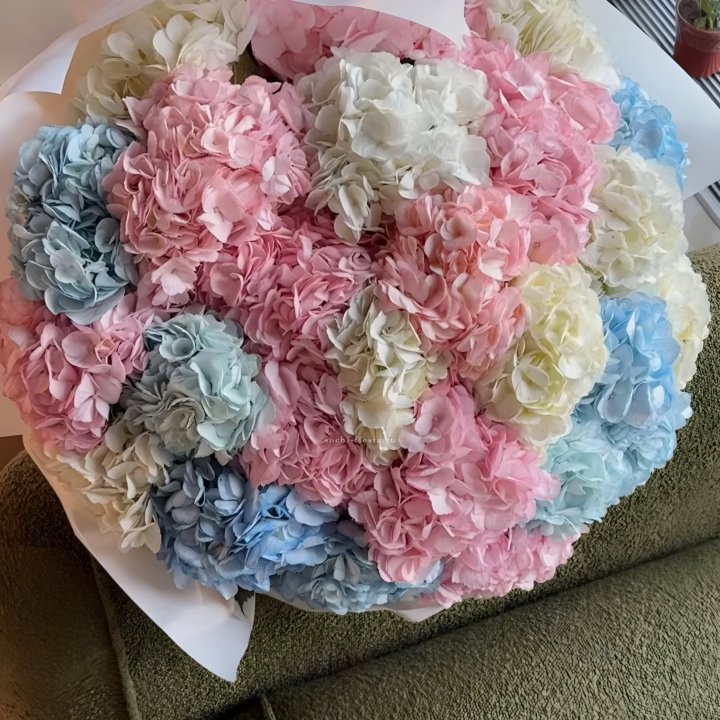 Букет гортензий микс в Москве