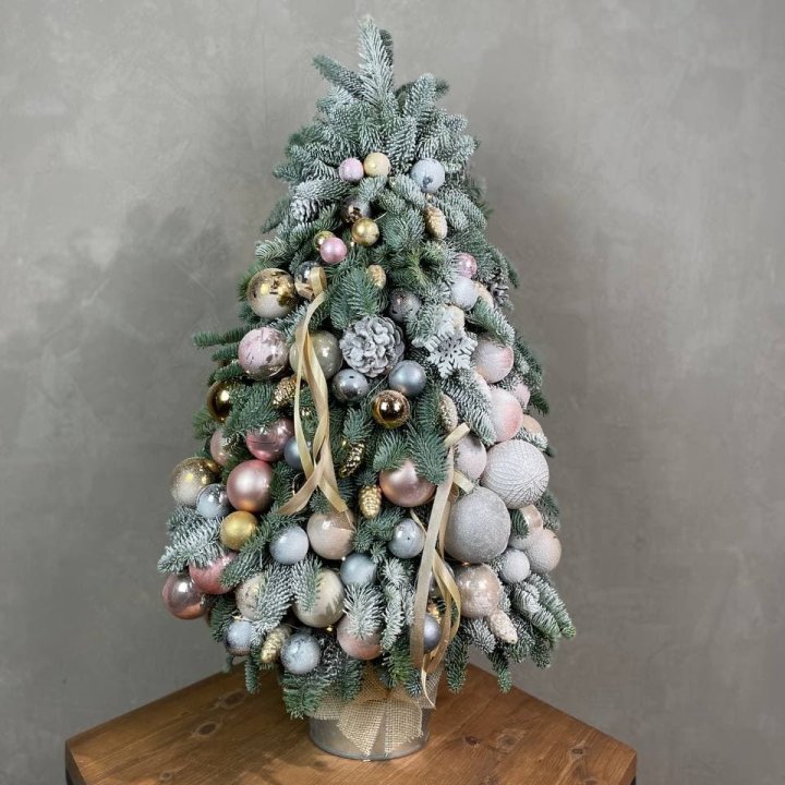 Новогодняя ёлка из веток датского нобилиса в Москве