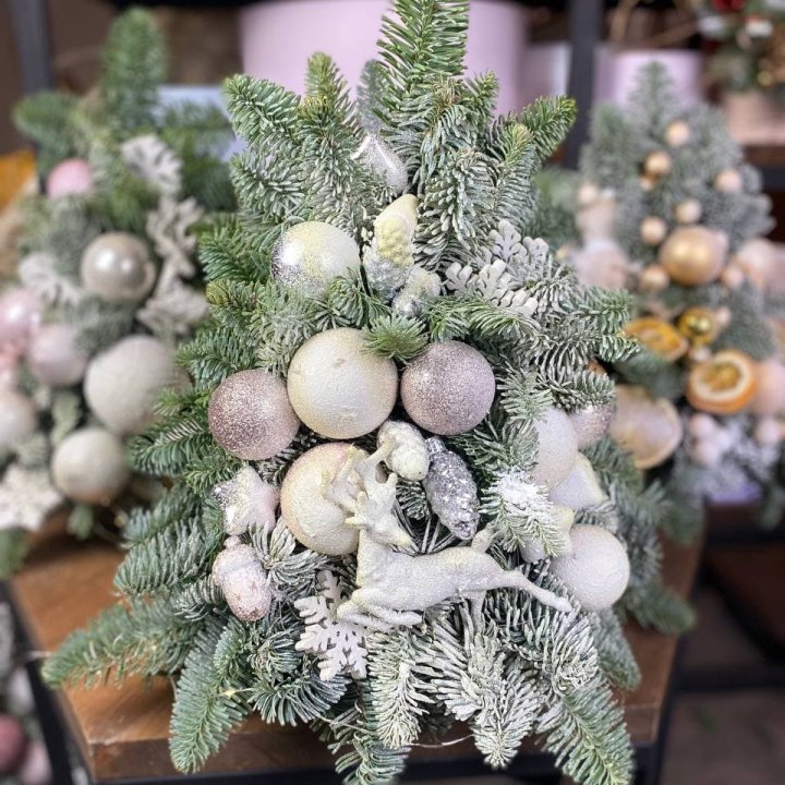 Ёлочка "Хепи крисмас" в Москве