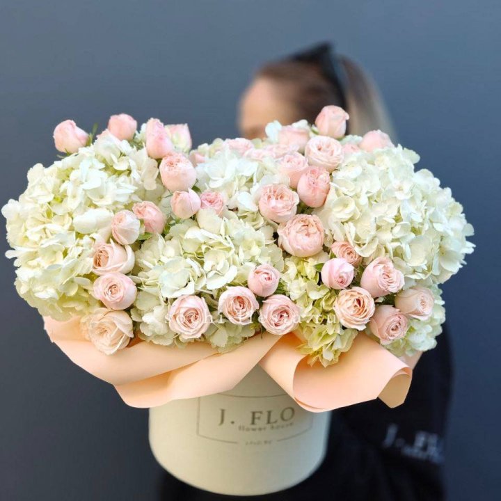 Дизайнерский бокс "Изабелла" в Москве