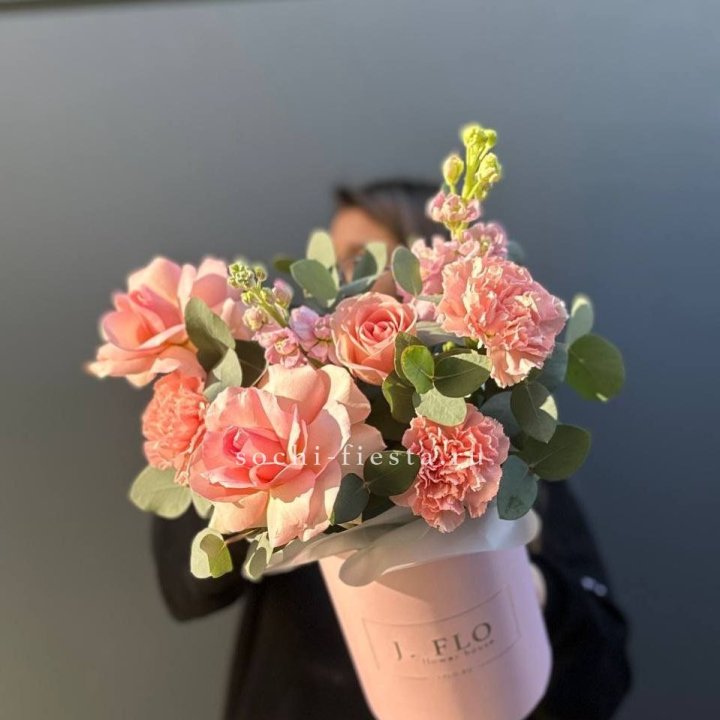 Цветы в боксе "Сизара" в Москве