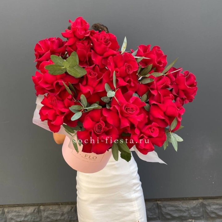 Бокс из 17 французских роз с доставкой в Москве