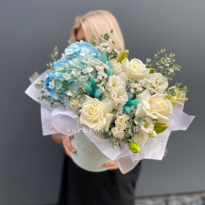 Цилиндр в голубых оттенках №1 в Москве