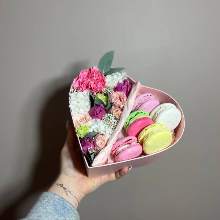 Дуо цветы и макаронсы в Москве