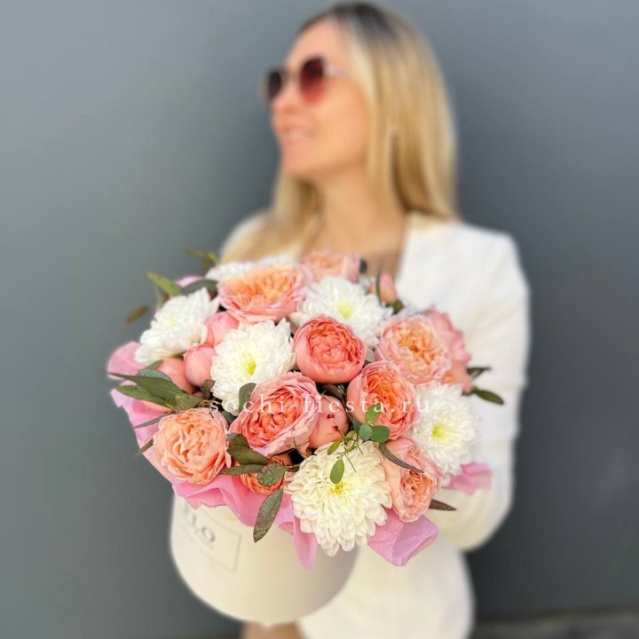 Нежная коробка с цветами в Москве