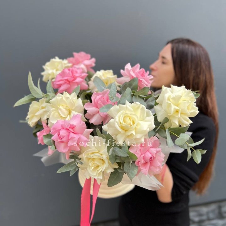 Зефирный бокс из 17 французских роз микс в Москве