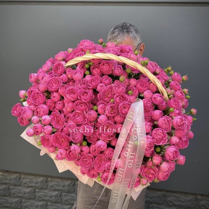 Корзина роз Мисти Баблс 151 в Москве