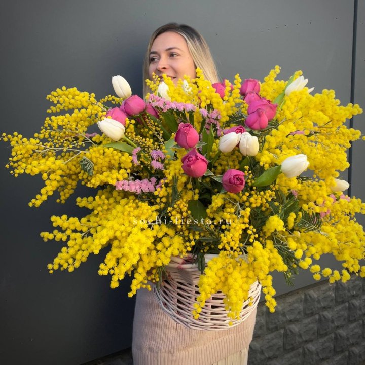 Цветочная корзина с мимозой "Спринг" в Москве