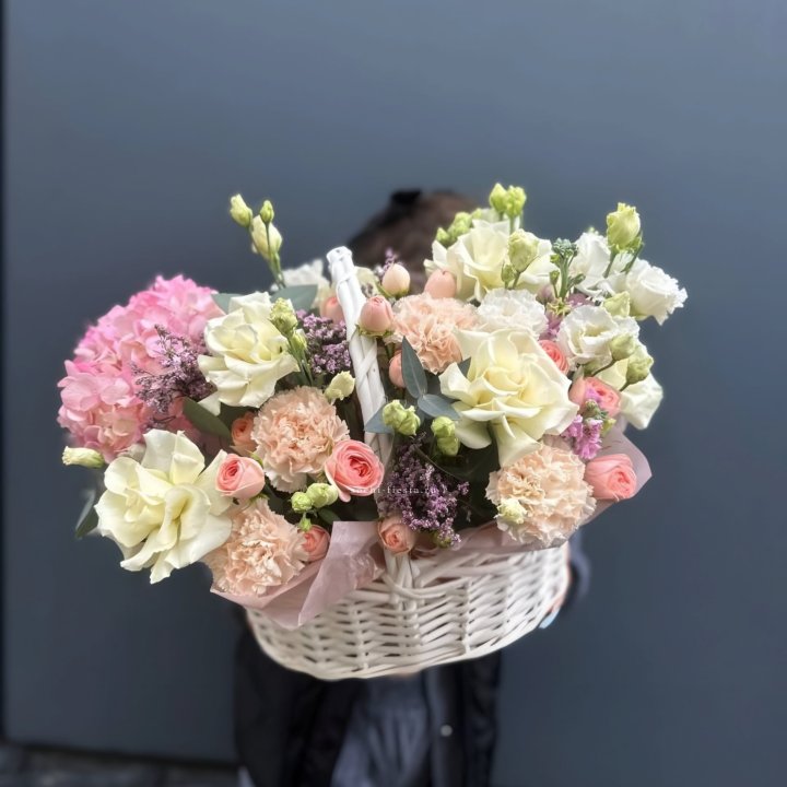 Цветочная корзина "Софтнес" в Москве