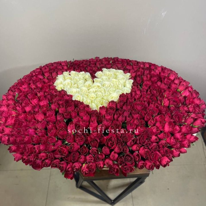 501 роза в корзине в Москве