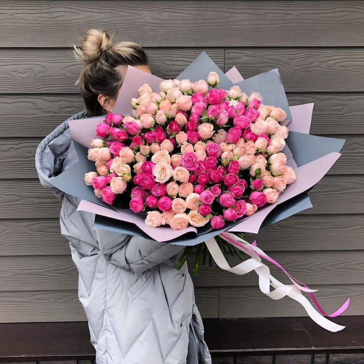 55 роз микс кустовых в Москве