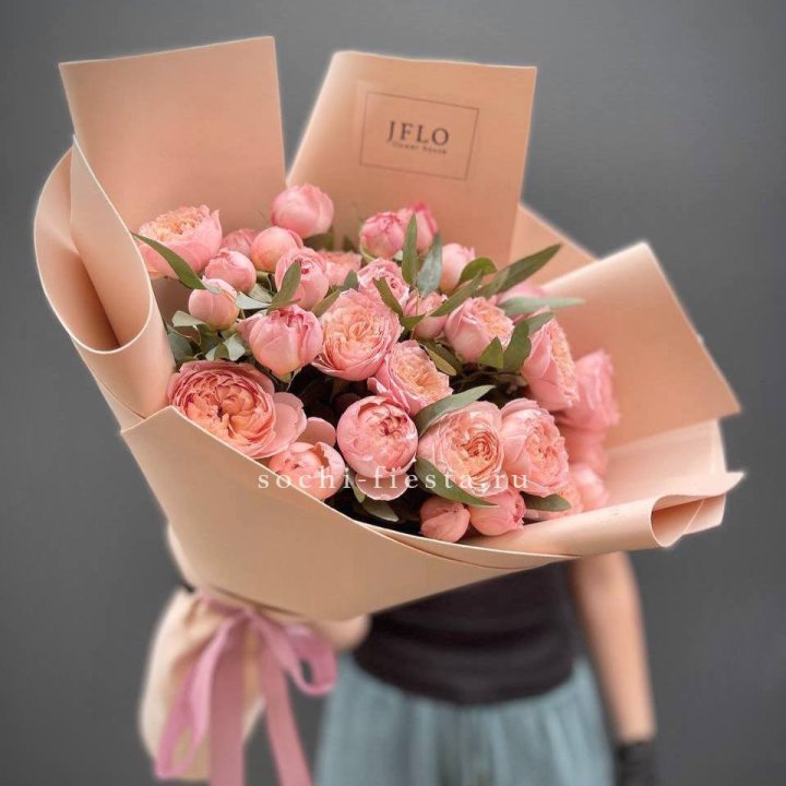 Букет из 9 кустовых роз Джульетта в Москве