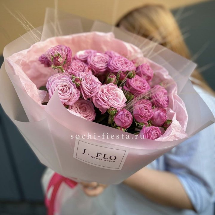 Пионовидные розы Мадам Бомбастик Pink в Москве