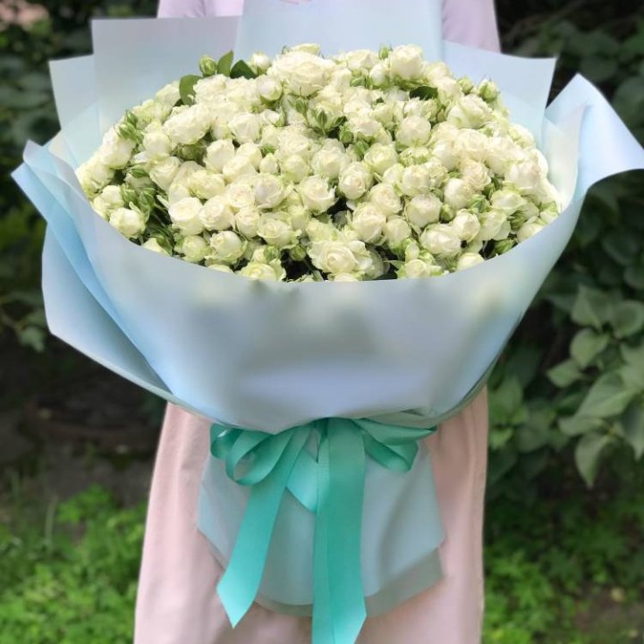 51 белая кустовая роза в Москве