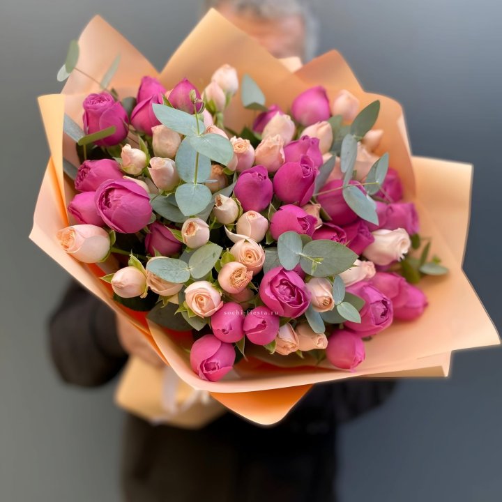 Букет кустовых роз Тендернес в Москве