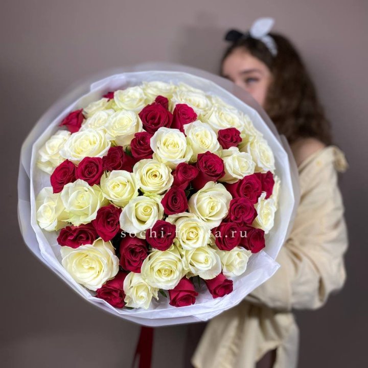 Микс из 55 роз в Москве