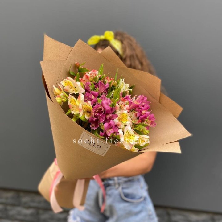 Альстромерии в крафте в Москве