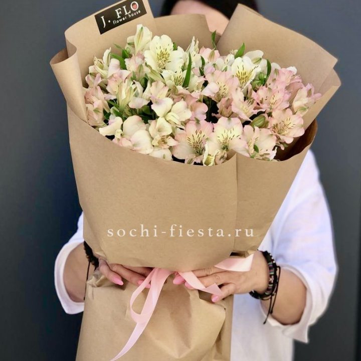 17  альстромерий в крафте в Москве