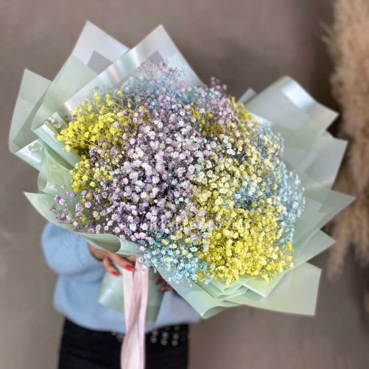 Букет радужных гипсофил в Москве