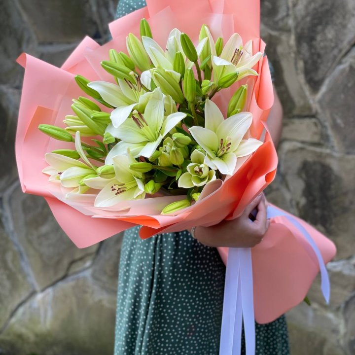 Букет из 7 белых лилий в Москве