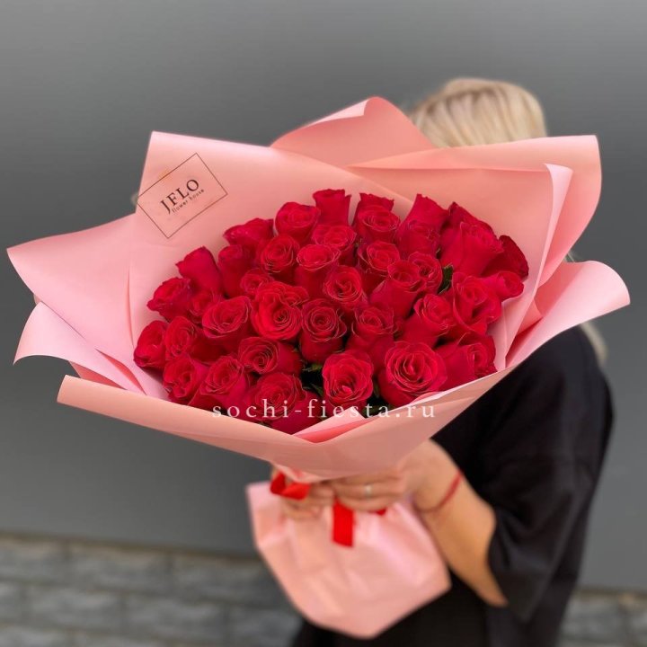 35 красных роз в Москве