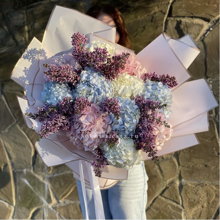 Букет гортензии с сиренью в Москве