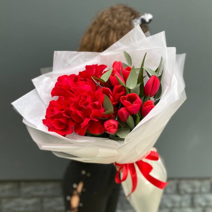 Дуо тюльпаны и розы в Москве