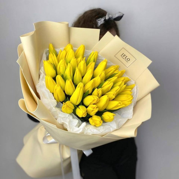 51 жёлтый тюльпан в Москве