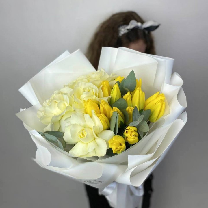 Дуо жёлтые тюльпаны и розы в Москве