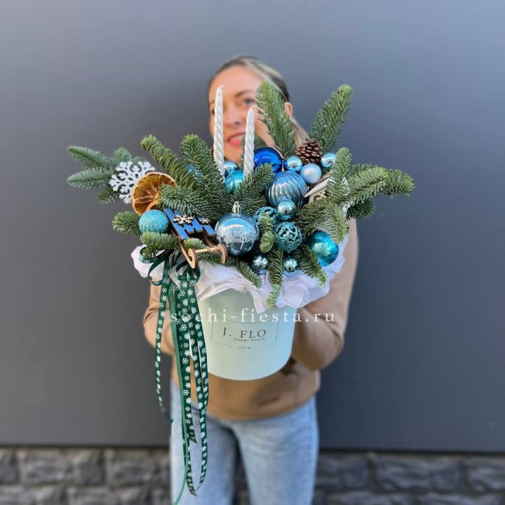 Композиция "Мери крисмас блю" в Москве